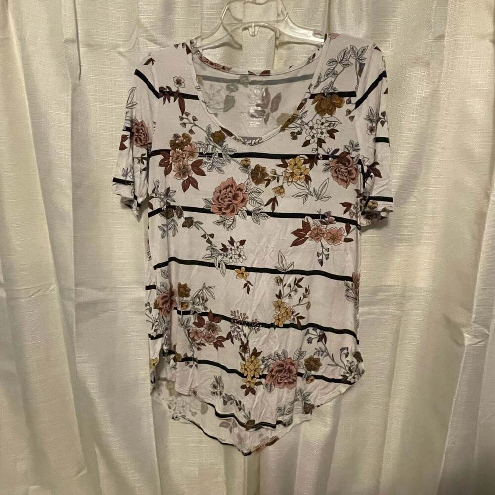 M Medium Maurices 24/7 Flawless Floral Stripe Scoop Neck T-Shirt